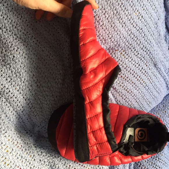 Slippers - Picture 2 of 4